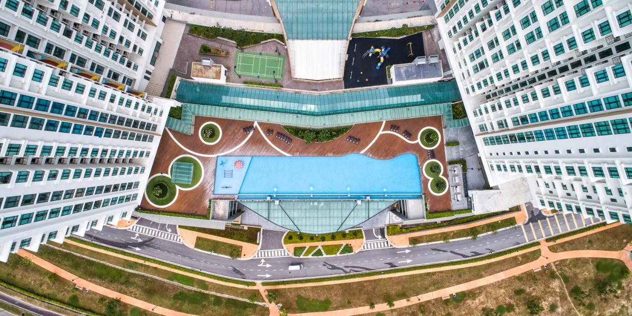 Mercure Living Putrajaya Zewnętrze zdjęcie Aerial view of the pool