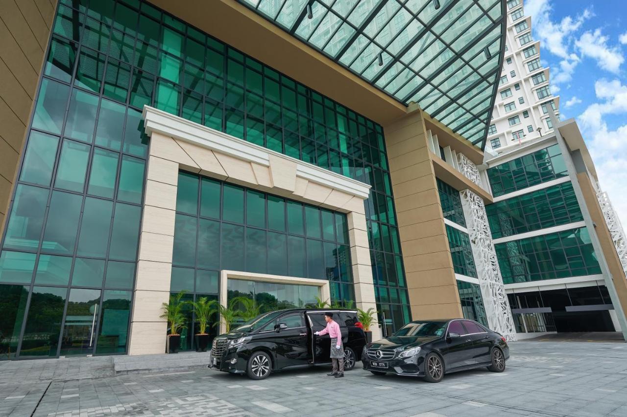 Mercure Living Putrajaya Zewnętrze zdjęcie The hotel's entrance