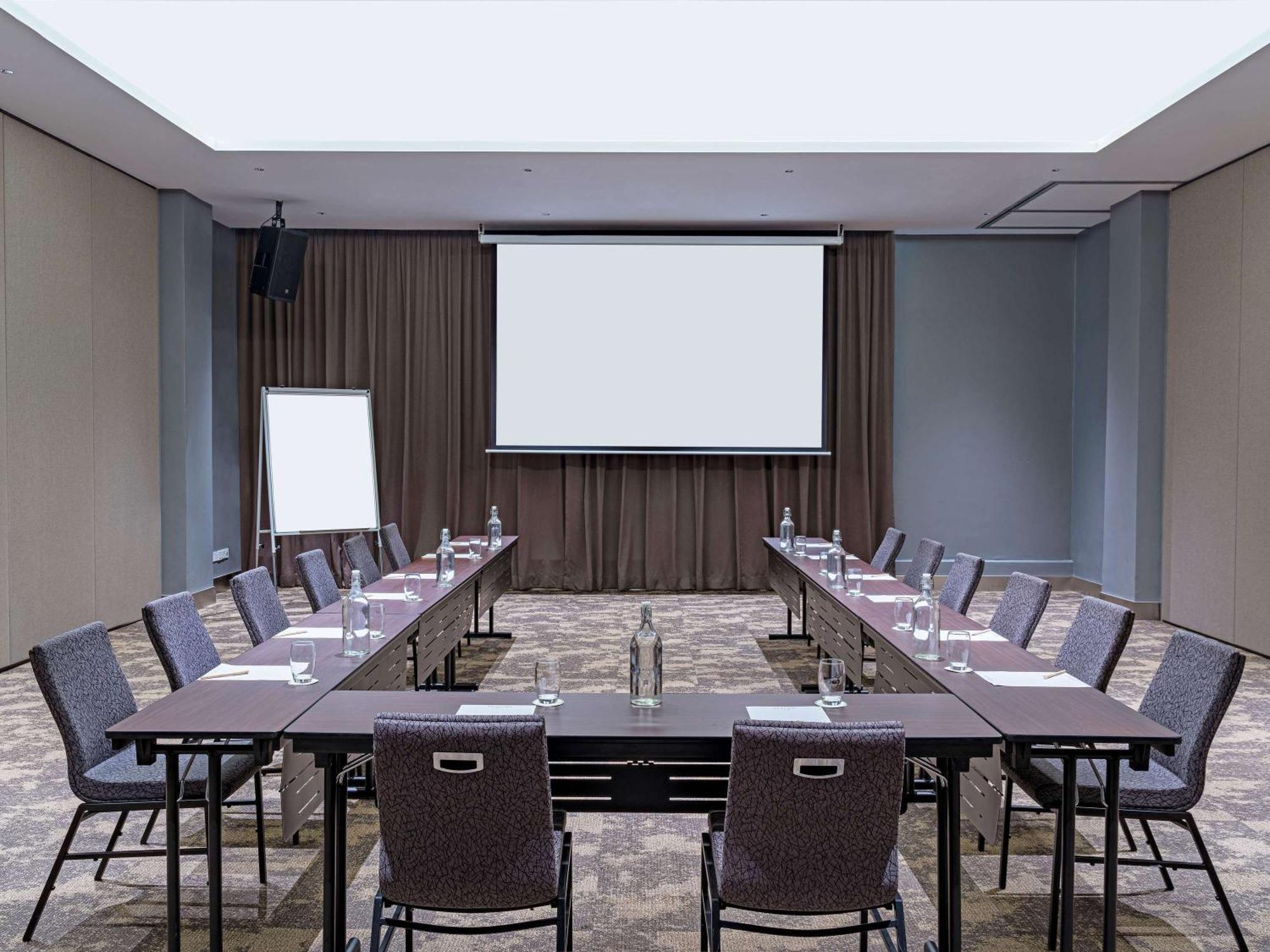 Mercure Living Putrajaya Zewnętrze zdjęcie A meeting room