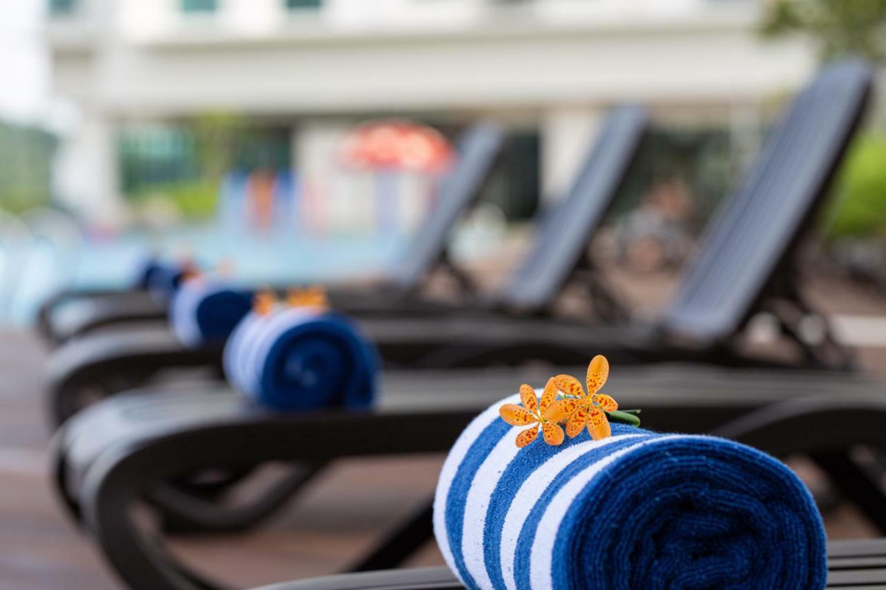 Mercure Living Putrajaya Zewnętrze zdjęcie A rolled towel