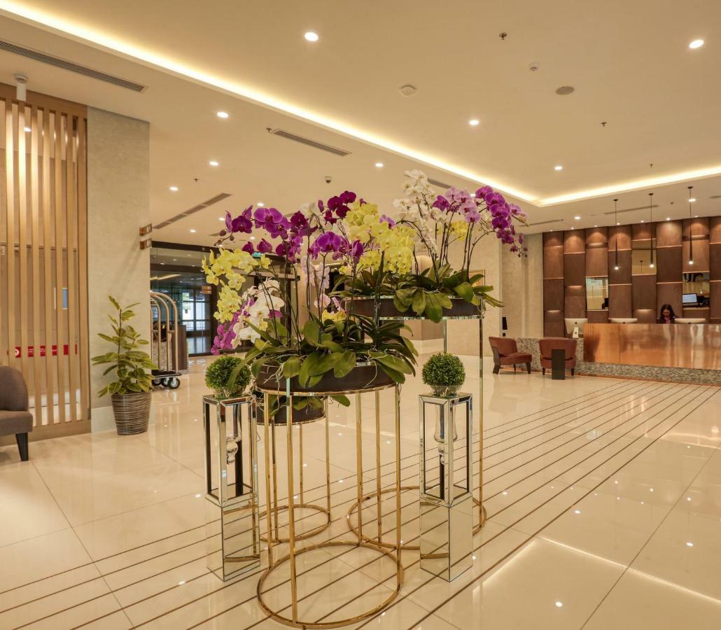Mercure Living Putrajaya Zewnętrze zdjęcie The lobby of the hotel